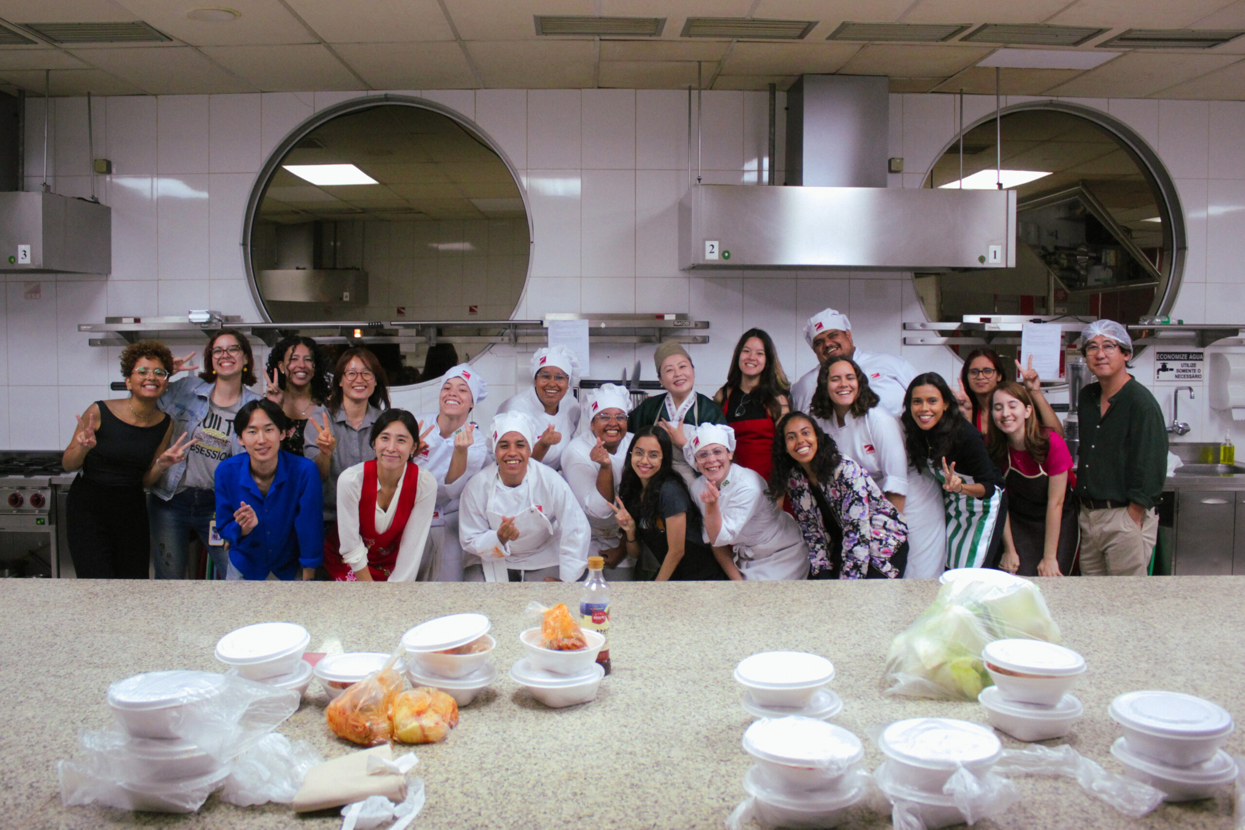 Foto Comemorativa de Aula de Culinária (Kimchi)