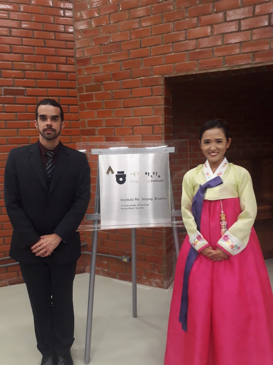 Diretor Lira e Professora Sandra na Inauguração do Instituto Rei Sejong Brasília