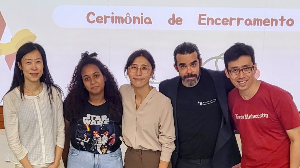 Foto da equipe do Instituto Rei Sejong Brasília